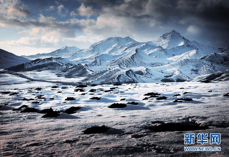 scenery of snow-capped laji mountains in qinghai